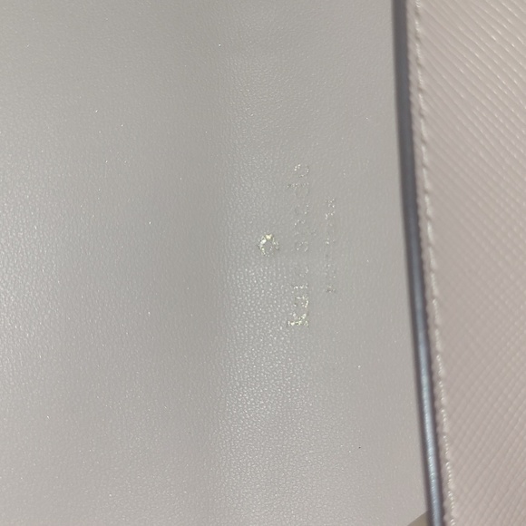 Kate Spade Tan Crossbody Bag. Clean Inside. Mark Inside Flap. Some Logo Fading - Picture 8 of 10